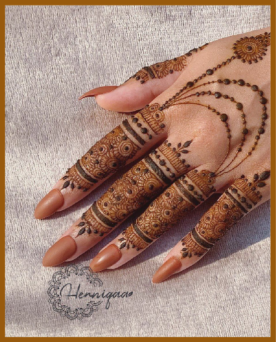 Aesthetic Mehndi With Ethnic Paisley Arrangement